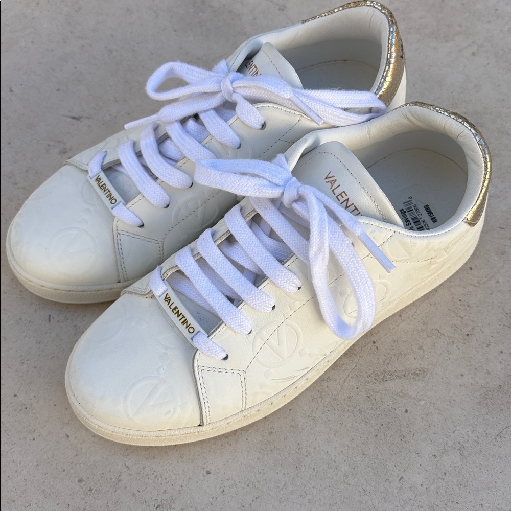 NWT Valentino White Leather Women’s sneakers. Size 6 Made in Italy Authentic